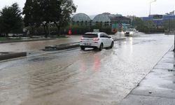 Arnavutköy'de sağanak yağış etkili olmaya başladı