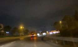 Ataşehir’de otomobilin kapısında tehlikeli yolculuk kamerada