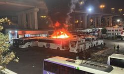 Bayrampaşa'da otogarda yolcu otobüsü alev alev yandı