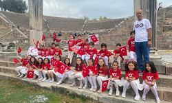 Bergama Asklepion'da ilkokul öğrencilerinden 'tarihi' kutlama