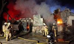 Çatalca'da ateş tutuşturma jeli üretimi yapan fabrika alev alev yandı