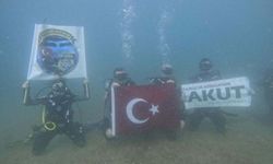 Cumhuriyetin 100'üncü yılında su altında bayrak açtılar
