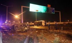 Gaziantep'te freni boşalan tankerin minibüs ve 2 iş makinesine çarpmasıyla yangın çıktı: 3 ölü, 11 yaralı