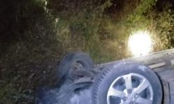 Gönen'de takla atan otomobilde sıkışan 2 kişi yaralandı