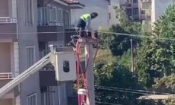 Kocaeli'de elektrik direği üzerinde tehlikeli çalışma