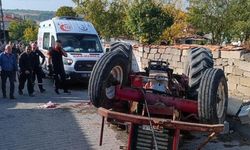 Lüleburgaz'da duvara çarpan traktör ters döndü: 1 ölü, 1 yaralı