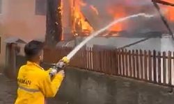 Osmaniye'de bir evin bahçesine düşen yıldırım yangına neden oldu