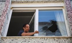  Tahliye etmek istediği kiracısının camlarını kırdı