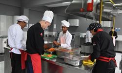 Zihinsel engelli öğrenciler 3 okula yemek hazırlıyor