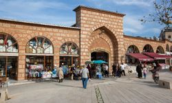 Bursa'da Tarihi Bakırcılar’da vitrin yenileniyor