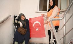 Çayırova'dan esnaf ve vatandaşlara Türk Bayrağı