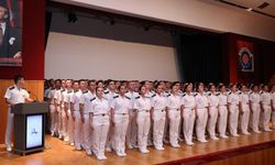 Dokuz Eylül'de genç denizciler yemin etti