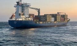 İzmir'den kalkan konteyner gemi Boğaz'da arızalandı