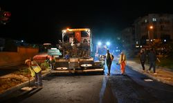 Manisa'da geceleri de asfalt seferberliği devam