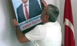 Tanju Özcan'ın fotoğrafı, önce duvardan söküldü sonra çöpe atıldı!