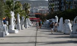 Kuşadası sahili 100. yıl'a özel heykellerle parlayacak
