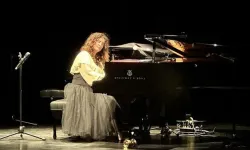 Anjelika Akbar'ın "Ahenk 432" Albümü Zorlu PSM'de Gala Konseriyle Tanıtıldı