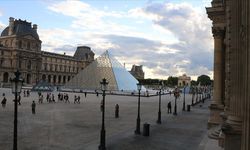 Fransa'da bomba paniği! Louvre Müzesi kapatıldı