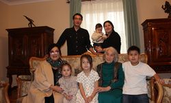 Türkan Şoray, Cengiz Aytmatov’un ailesiyle buluştu! İmzalı fotoğraf verdi