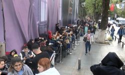 Sephora’nın Kadıköy’deki Yeni Mağazası İçin Yüzlerce Kişi Kuyrukta Sabahladı
