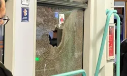 İstanbul'da tramvaya taşlı saldırı!