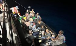 İzmir açıklarında 49 kaçak göçmen yakalandı