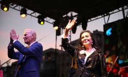 Türkan Şoray ve Ediz Hun’dan İzmir’de büyüleyen dans