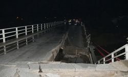 Balıkesir'de şiddetli yağış nedeniyle bir köprü kısmen çöktü