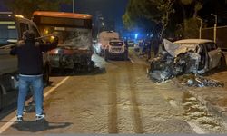 İzmir'de belediye otobüsü ile otomobil çarpıştı; 1 ölü, 2 yaralı
