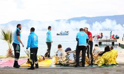 İzmir'de deprem anında tekne kazası tatbikatı yapıldı