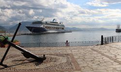 Kruvaziyer "Marella Discovery 2" Alanya Limanı'na demirledi