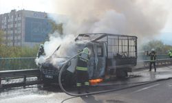 Salihli'de seyir halindeki kamyonette çıkan yangın söndürüldü