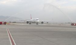 THY'nin geniş gövdeli yolcu uçağı yenilenen Ercan Havalimanı'na iniş yaptı