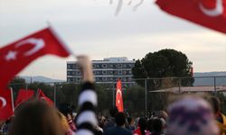 Türk Yıldızları'ndan Manisa'da gösteri uçuşu