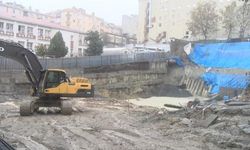 Bağcılar’da ilkokulun yanındaki inşaatın istinat duvarı çöktü