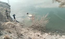 Baraj gölüne uçan otomobildeki 1 kişi öldü, 1 kişi kurtarıldı