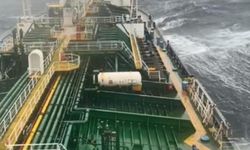 Karadeniz’de dalgalar 183 metrelik gemiyi beşik gibi salladı