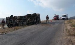 Kilis'te, kamyon devrildi: 1 yaralı