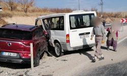 Malatya'da minibüs ile otomobil çarpıştı: 5 yaralı