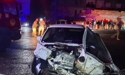 Mardin'de hafif ticari araç ile otomobil kafa kafaya çarpıştı: 6 yaralı