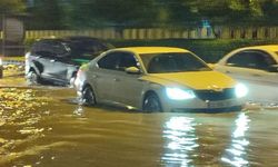 Mersin'de şiddetli yağmur ve fırtına hayatı olumsuz etkiledi