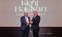 Osmaniye Belediye Başkanı Kadir Kara’ya başarı ödülü