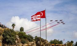 Türk Yıldızları'ndan Antalya'da gösteri