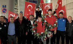 U23 Dünya Güreş Şampiyonası'nda altın madalya kazanan Hamza Bakır'a coşkulu karşılama