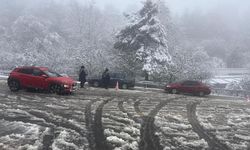 Uludağ'da kar kalınlığı 50 santimi aştı; araçların zincirsiz çıkışına izin verilmiyor
