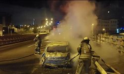 Ümraniye'de otomobil alev alev yandı
