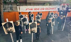 Antalya'da minik kalpler Ata'sını andı