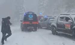 Bolu'da kar ve tipi nedeniyle turistler mahsur kaldı