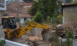 Bursa Osmangazi'de metruk binalar tek tek yıkılıyor