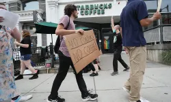Starbucks çalışanları New York’ta grev yaptı